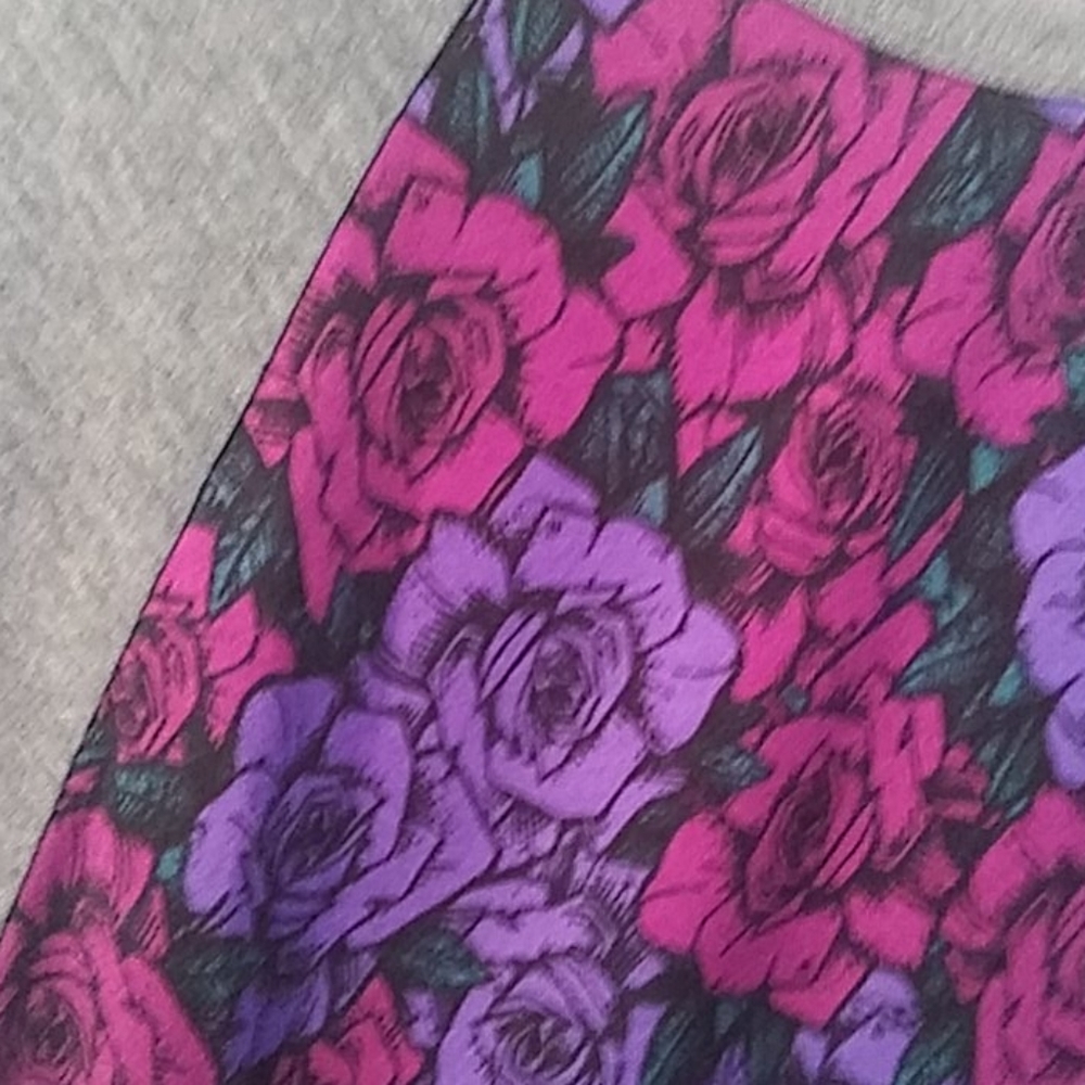 Lularoe Randy Tee - Picture 2 of 4